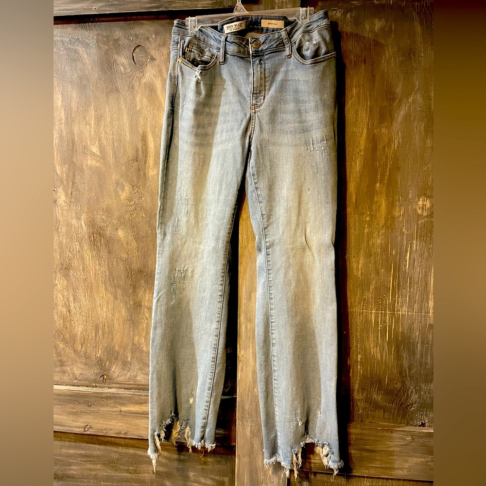 Judy Blue adorable light washed denim cropped jeans